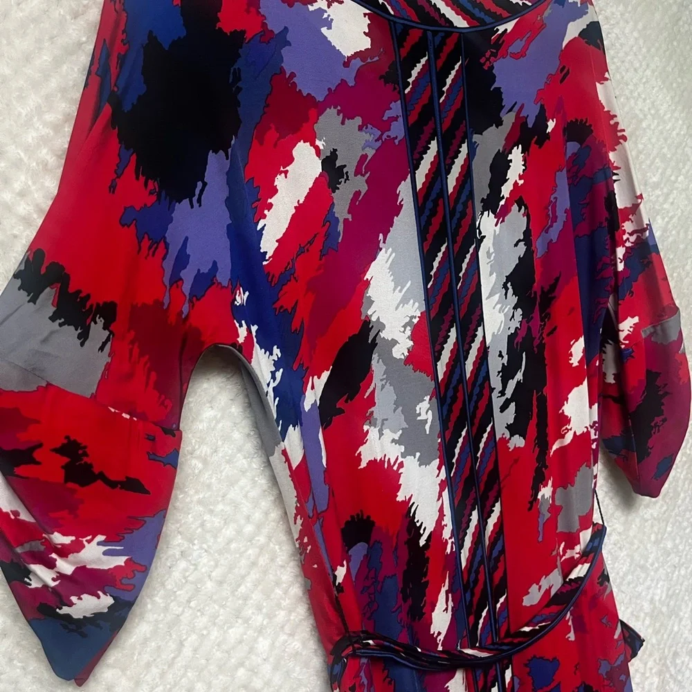 BCBGMaxAzria Brushstroke Red and Blue Dress Stretch Waist Tie V Neckline Medium - Picture 11 of 12